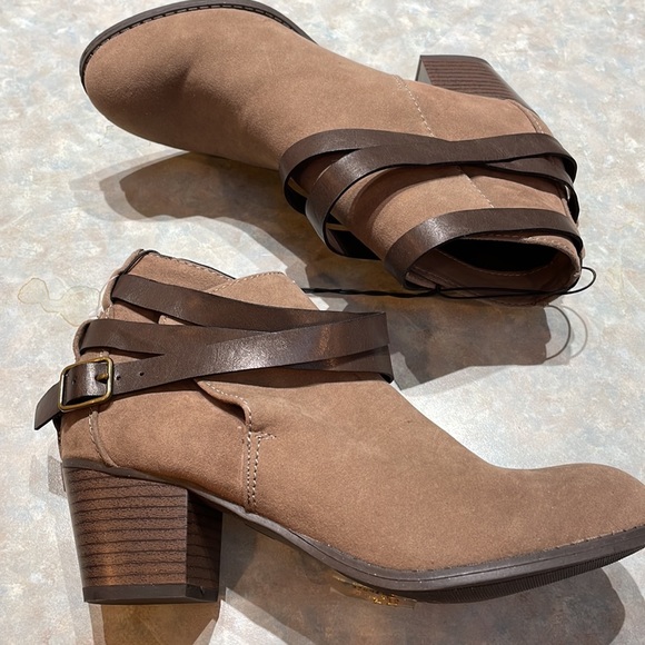 Mossimo Supply Co. Ankle boots (sz 8? - Picture 3 of 9